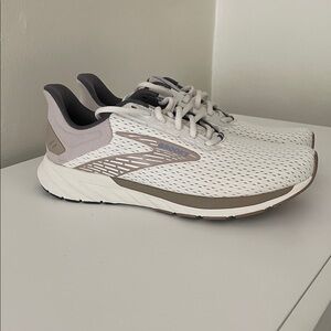 Brooks White and Tan Athletic Shoes